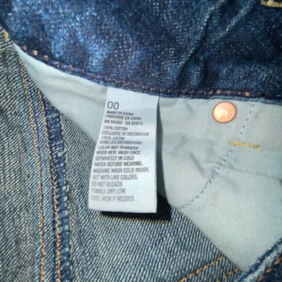 NEW WITHOUT TAGS AMERICAN EAGLE OUTFITTERS EMBROIDERED FLOWER SHORTS - Picture 2 of 9